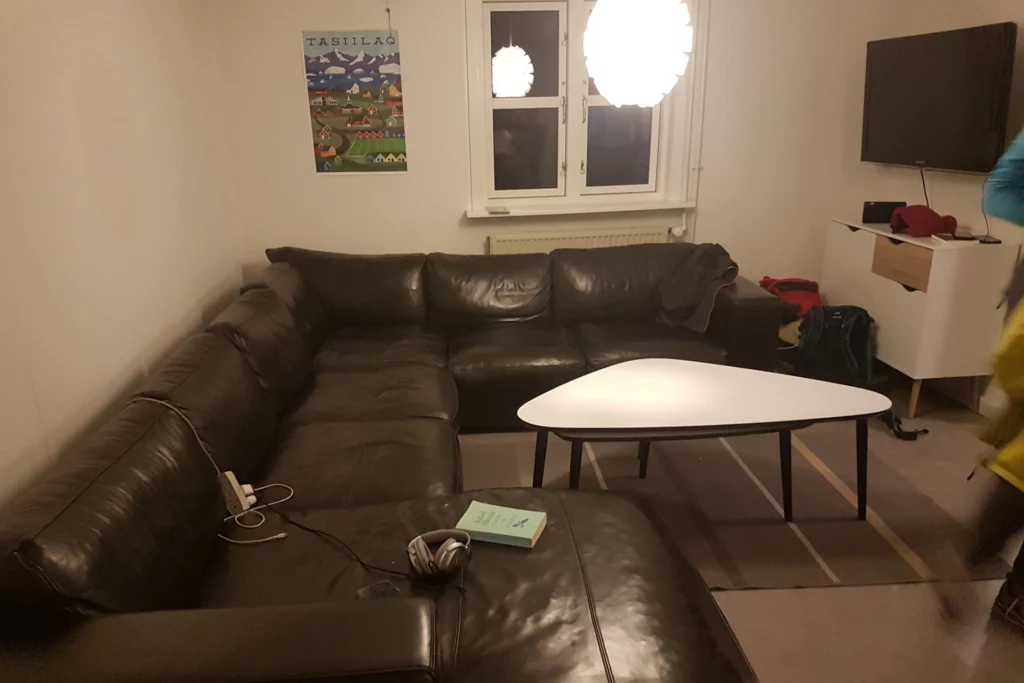 Tiniteqilaq living room