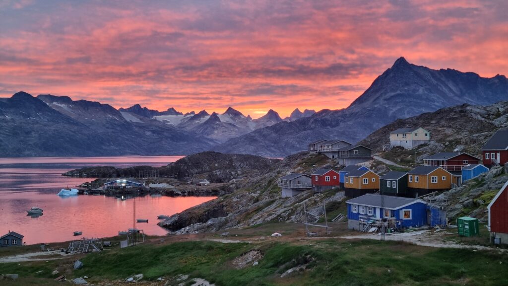Midnight sun in Kuummiit, Eas Greenland,